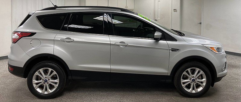 Used 2018 Ford Escape SE w/ Ford Safe & Smart Package image 4