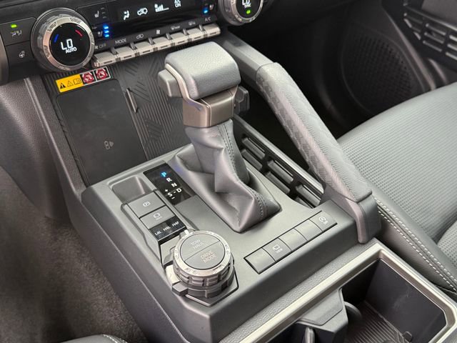 Used 2025 Toyota 4Runner Limited AWD/4WD image 21