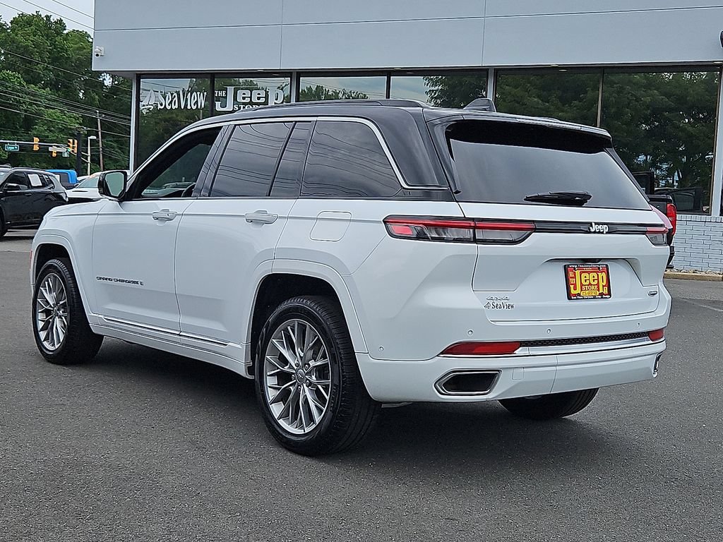 Certified 2025 Jeep Grand Cherokee Summit w/ Luxury Tech Group V AWD/4WD image 4