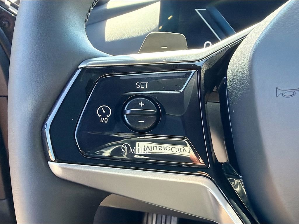 Used 2025 BMW 540i xDrive image 37