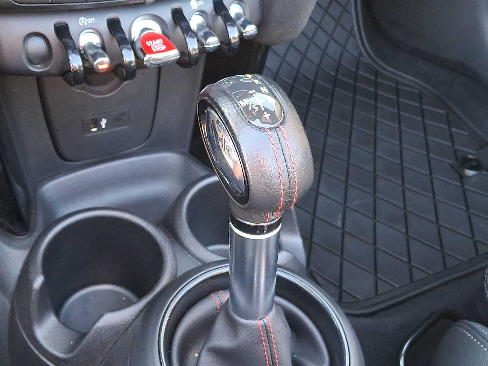 Used 2019 MINI Cooper S w/ Signature Upholstery Package image 12