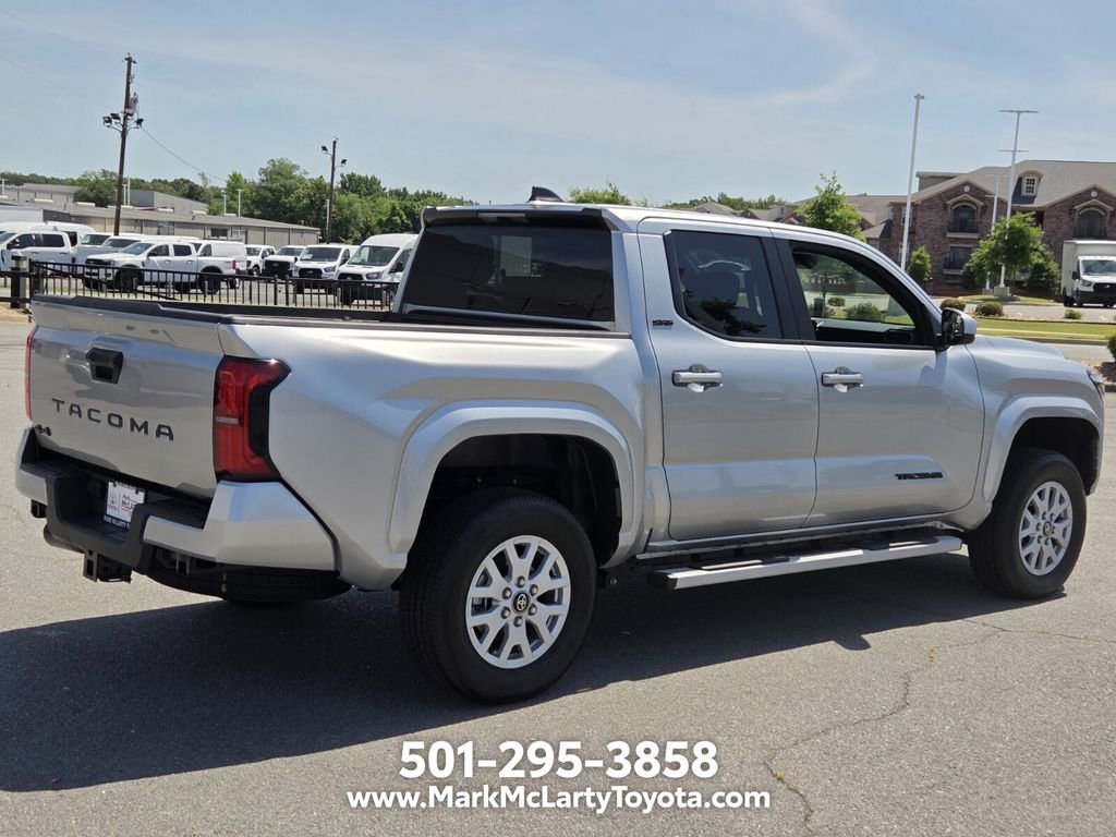 Used 2025 Toyota Tacoma SR5 AWD/4WD image 5