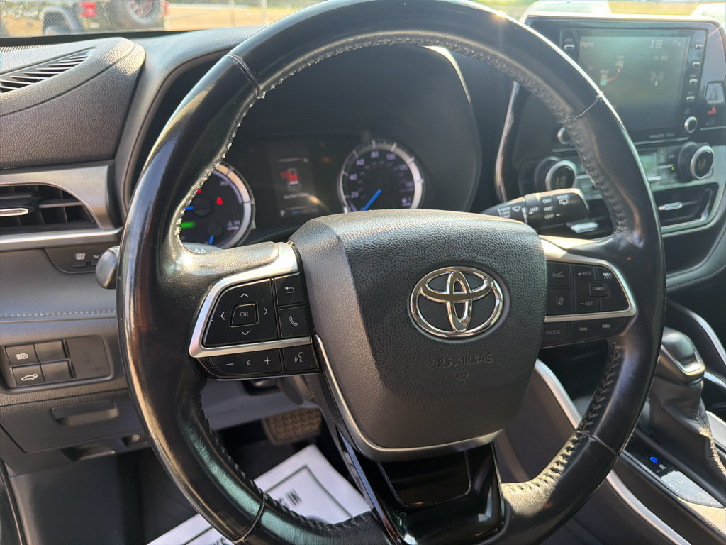 Used 2020 Toyota Highlander LE FWD image 12