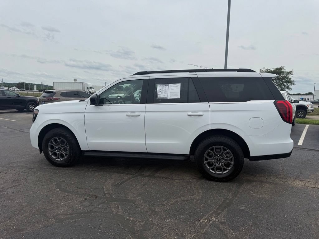 Used 2025 Ford Expedition Active RWD image 8