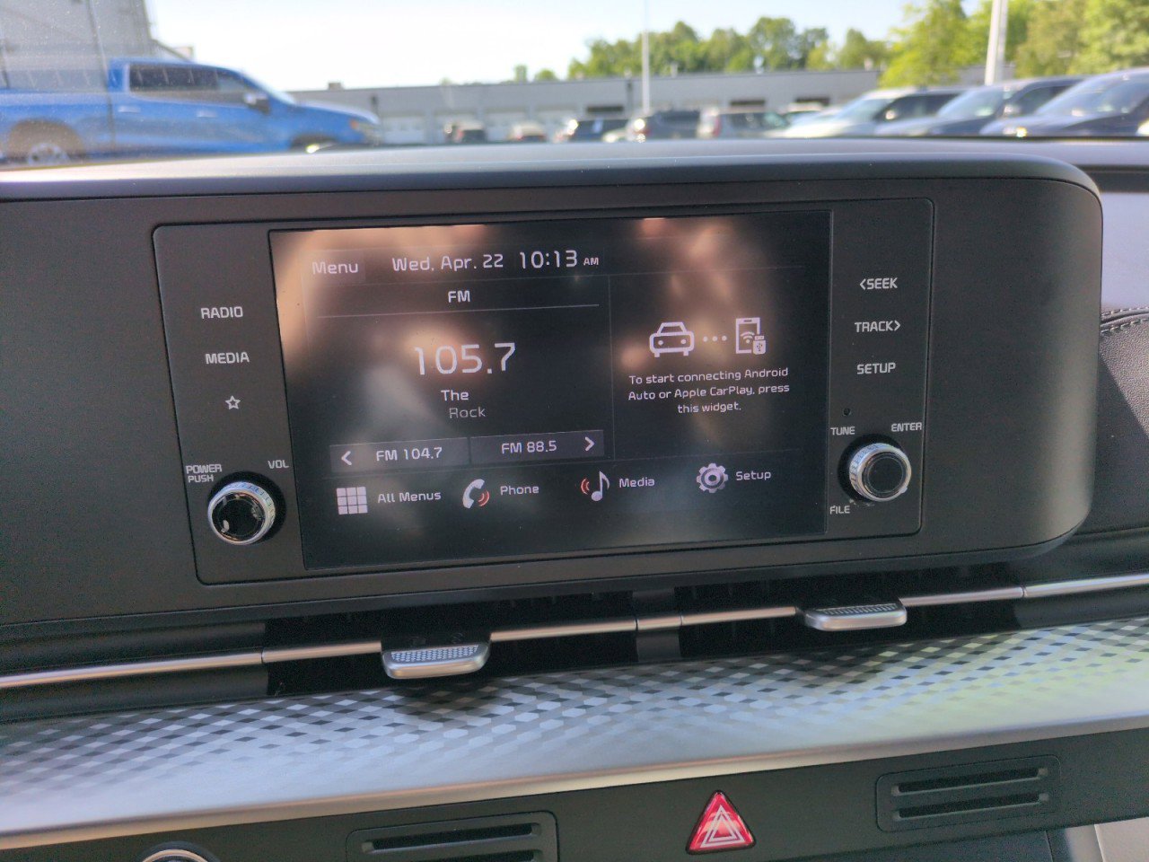 Used 2023 Kia Carnival LX FWD image 23