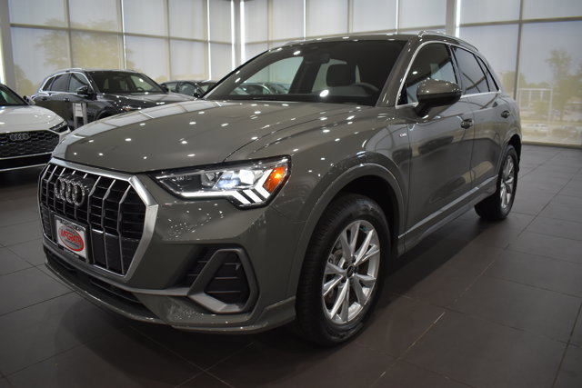 Used 2025 Audi Q3 2.0T Premium w/ Convenience Package AWD/4WD image 5