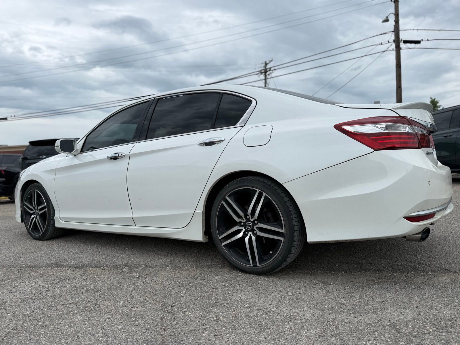 Used 2016 Honda Accord Touring image 4