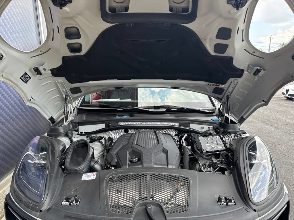 Used 2024 Porsche Macan Turbo AWD/4WD image 22