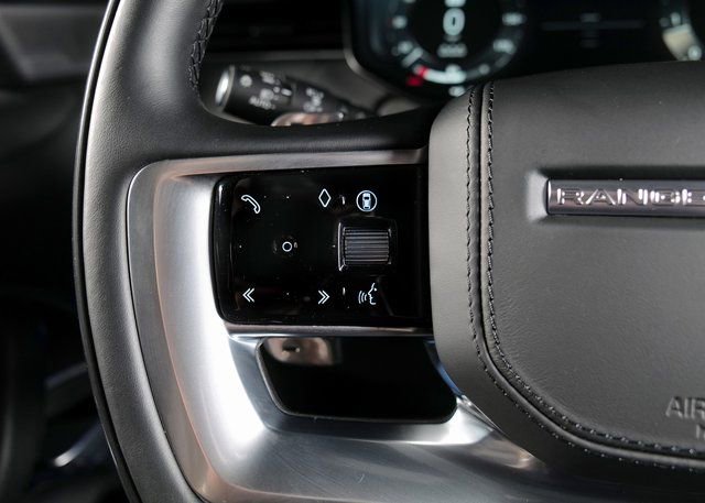 Used 2025 Land Rover Range Rover SE image 18