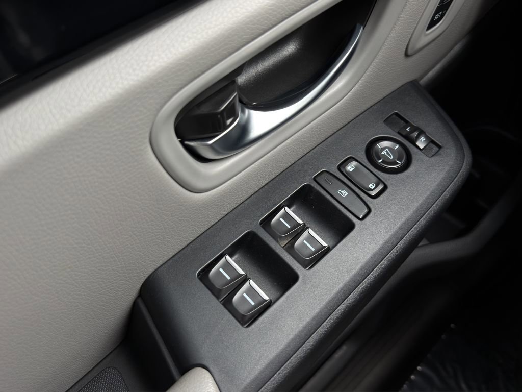 Used 2025 Honda Pilot Touring image 11