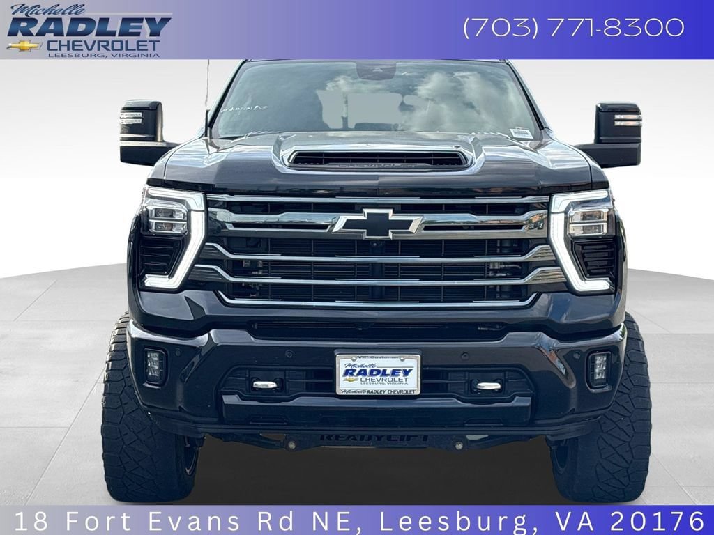 Used 2024 Chevrolet Silverado 3500 High Country w/ Midnight Edition AWD/4WD image 9