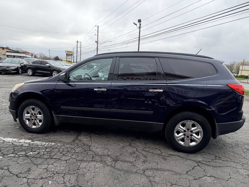 Used 2011 Chevrolet Traverse LS AWD/4WD image 3