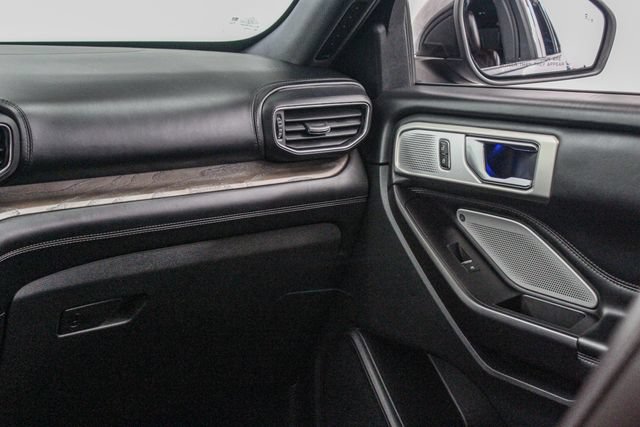 Used 2020 Ford Explorer Platinum w/ Premium Technology Package AWD/4WD image 29