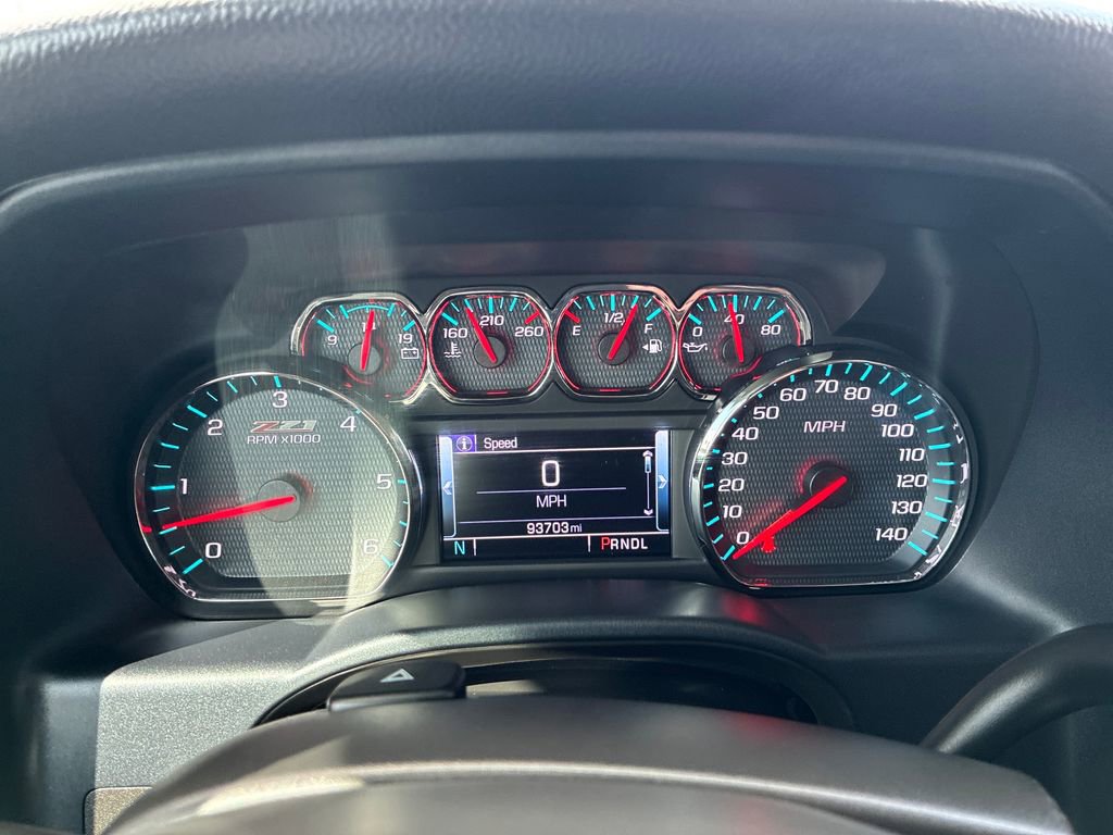 Used 2018 Chevrolet Silverado 1500 LT w/ Midnight Edition image 24