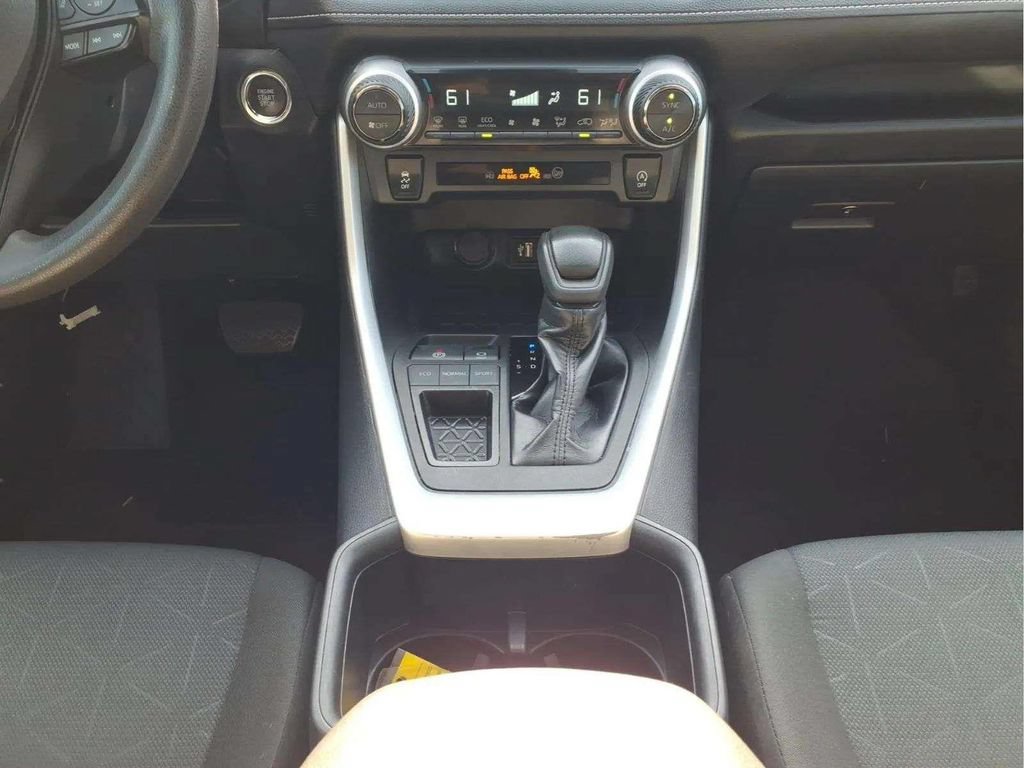 Used 2024 Toyota RAV4 XLE FWD image 12