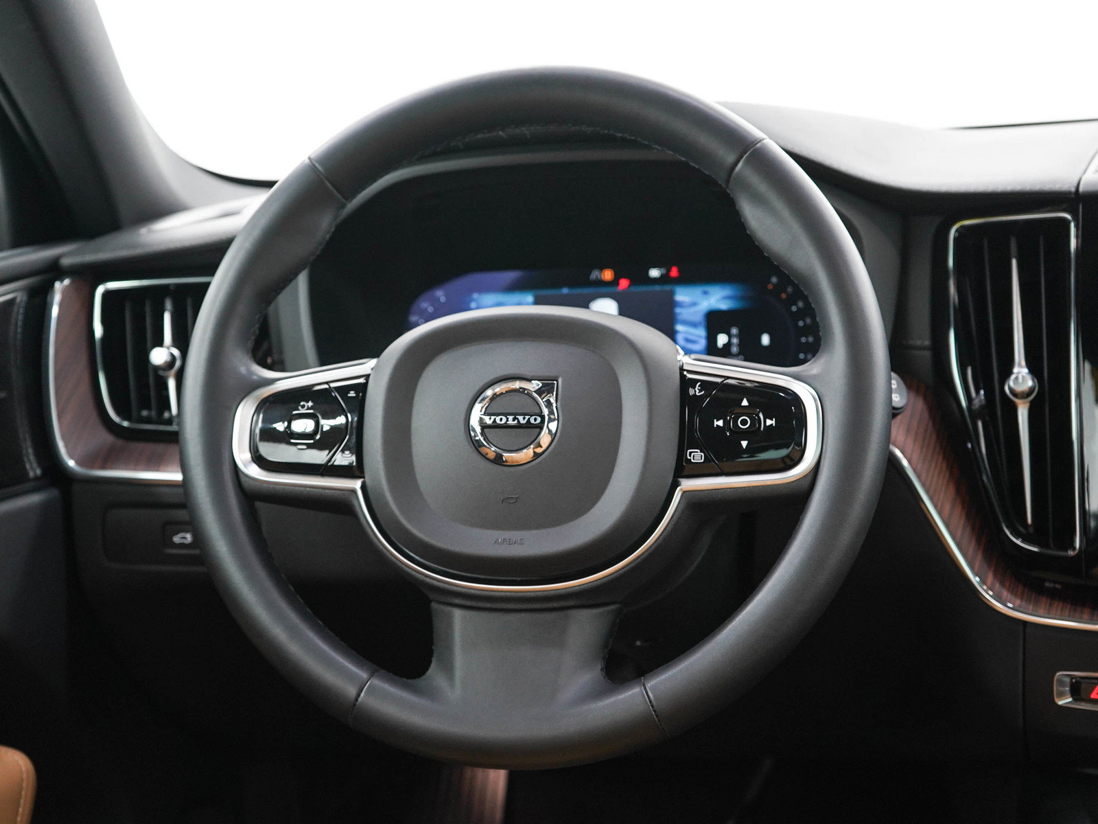 Used 2023 Volvo XC60 B6 Ultimate w/ Climate Package AWD/4WD image 18