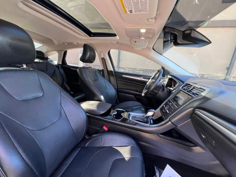 Used 2016 Ford Fusion Energi Titanium w/ Driver Assist Package image 16