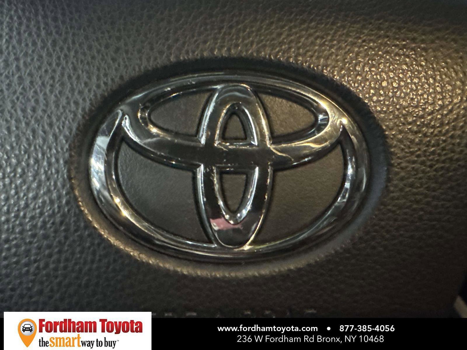 Used 2020 Toyota Highlander XLE image 31