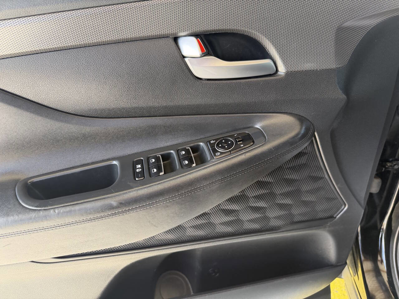 Used 2020 Hyundai Santa Fe SEL image 25