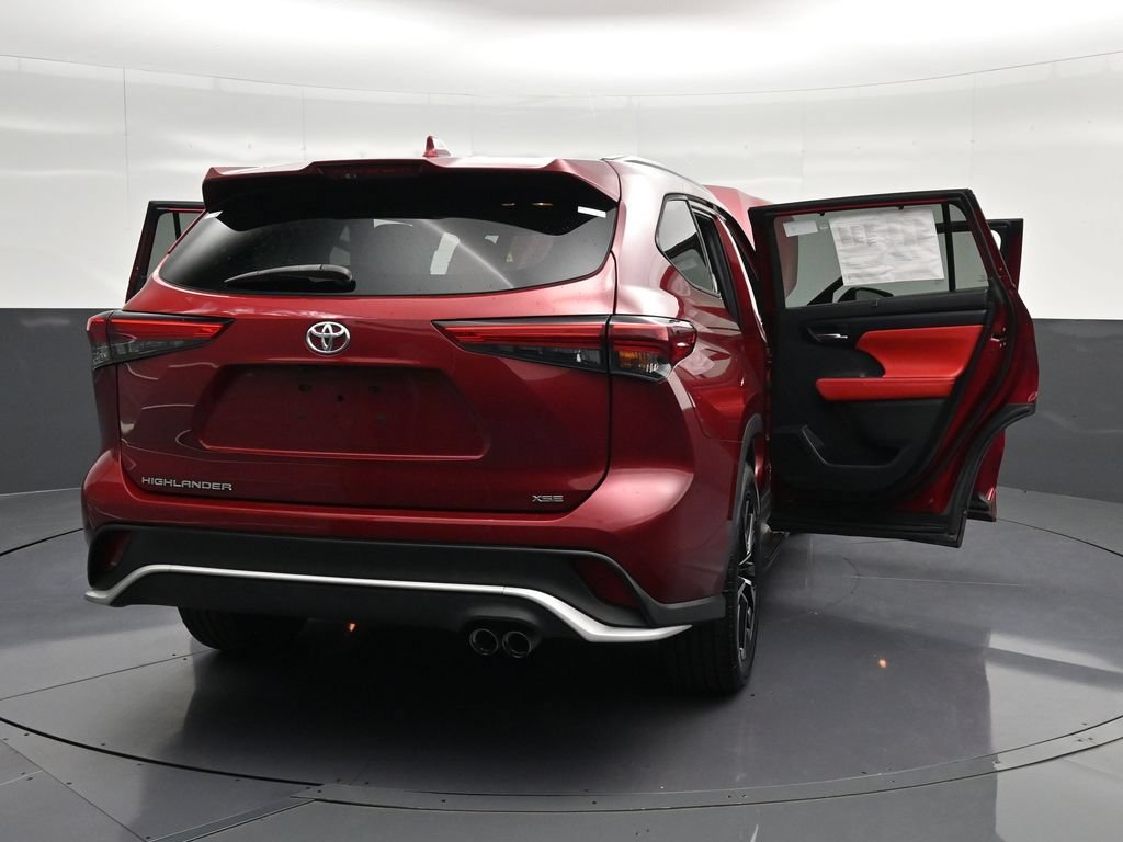 Used 2021 Toyota Highlander XSE FWD image 37