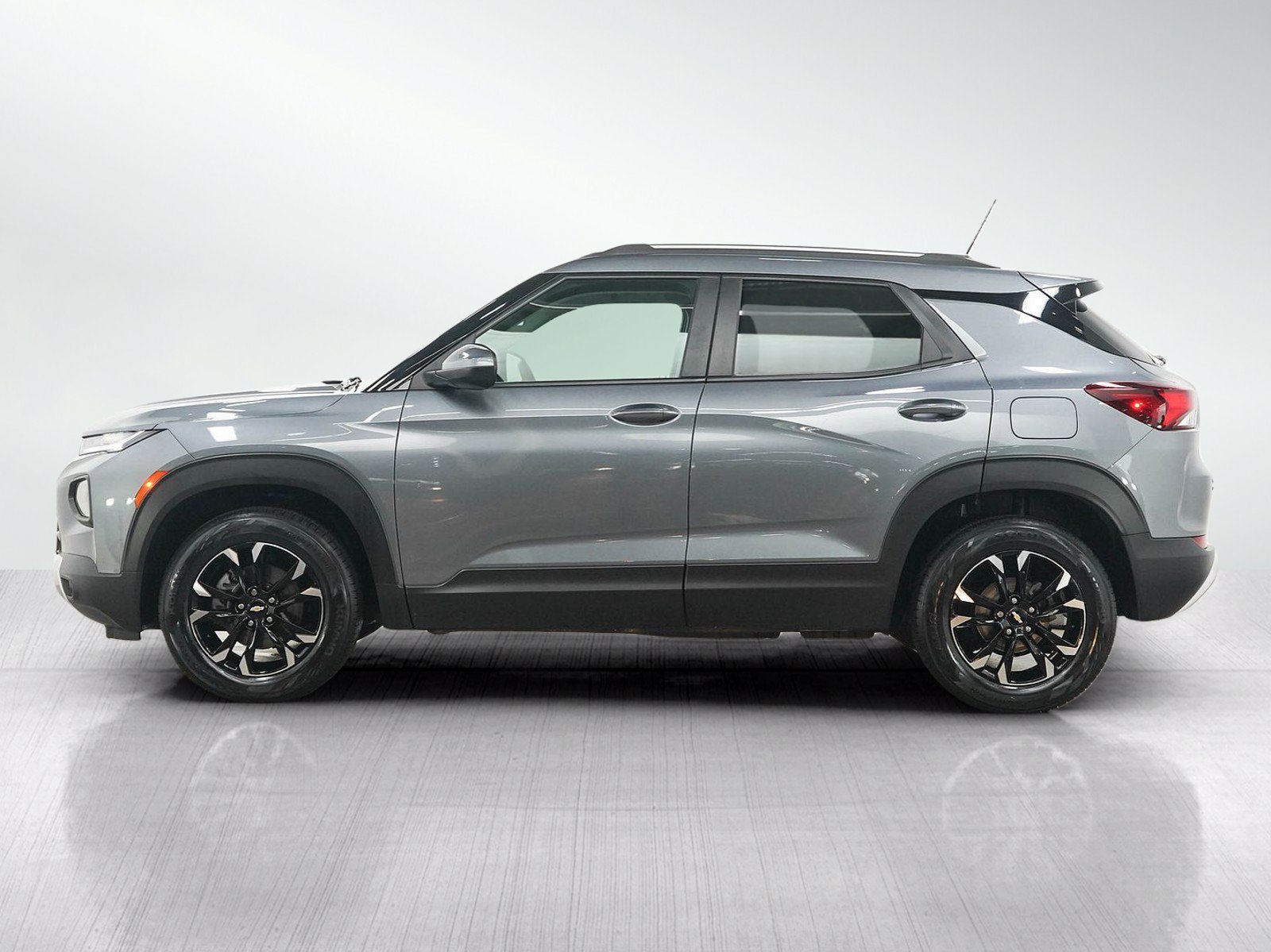 Used 2022 Chevrolet TrailBlazer LT AWD/4WD image 2