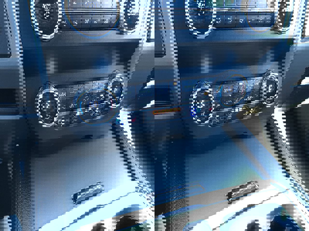 Used 2020 Ford Expedition XLT w/ Equipment Group 202A image 24