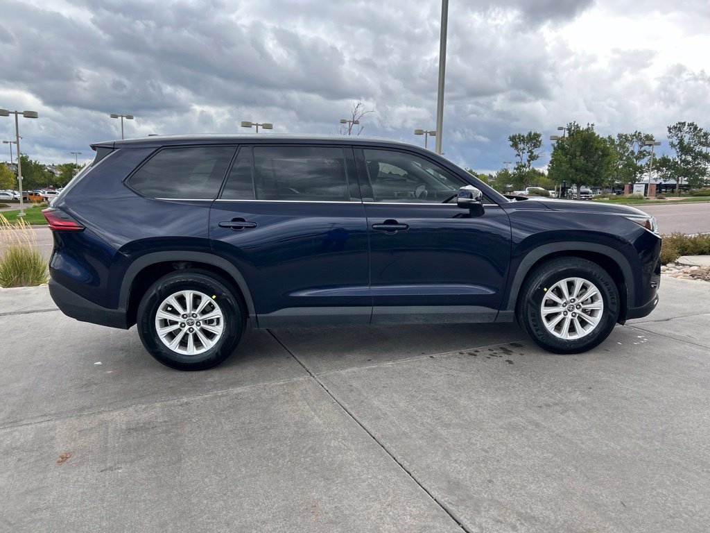 Used 2025 Toyota Grand Highlander AWD image 9