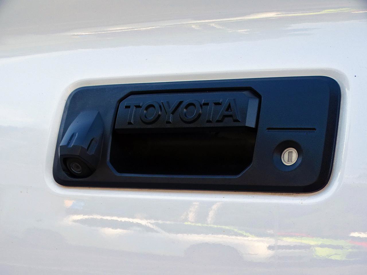 Used 2017 Toyota Tacoma Limited w/ Tow Package AWD/4WD image 15