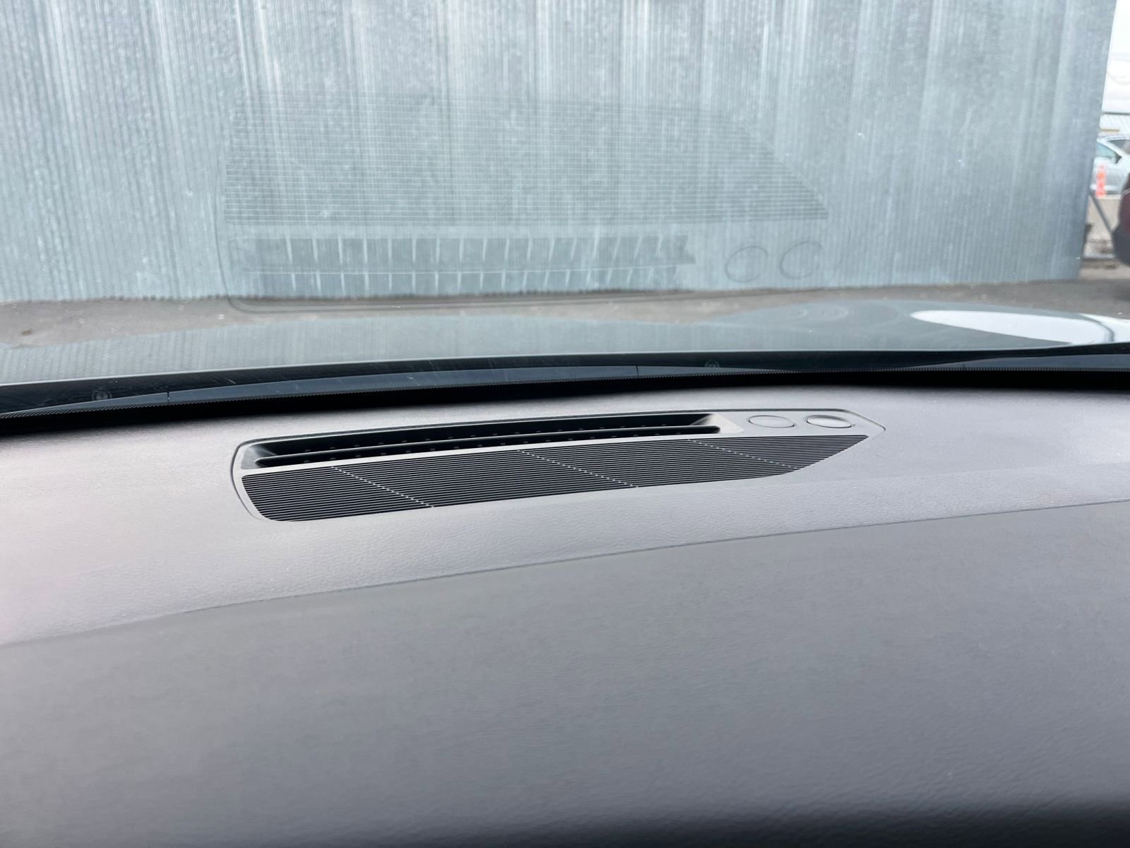 Used 2025 Nissan Kicks SV image 18