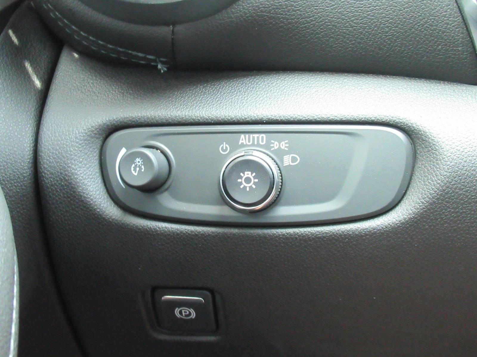 Used 2022 Chevrolet Blazer LT FWD image 22