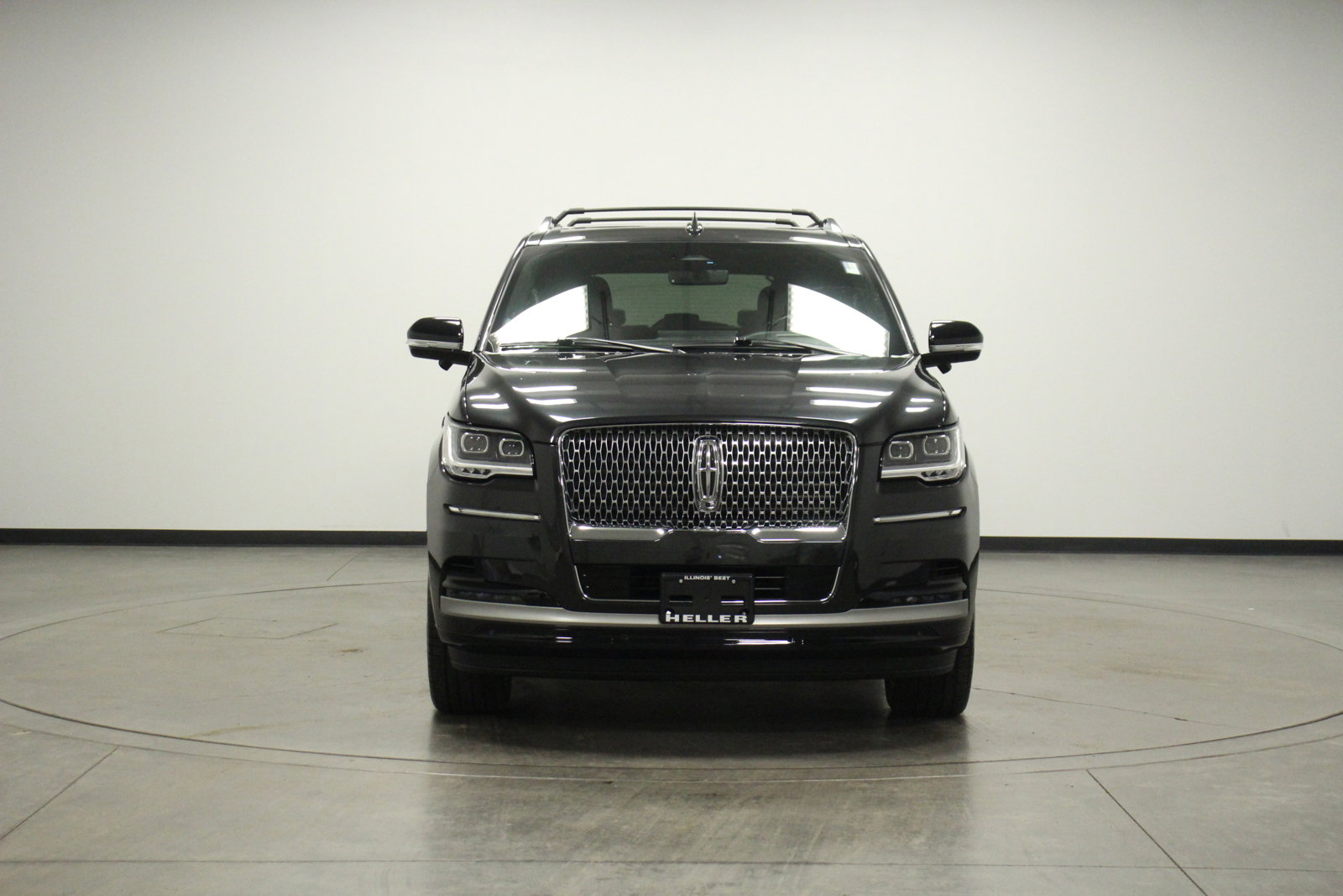 Used 2024 Lincoln Navigator Reserve image 3