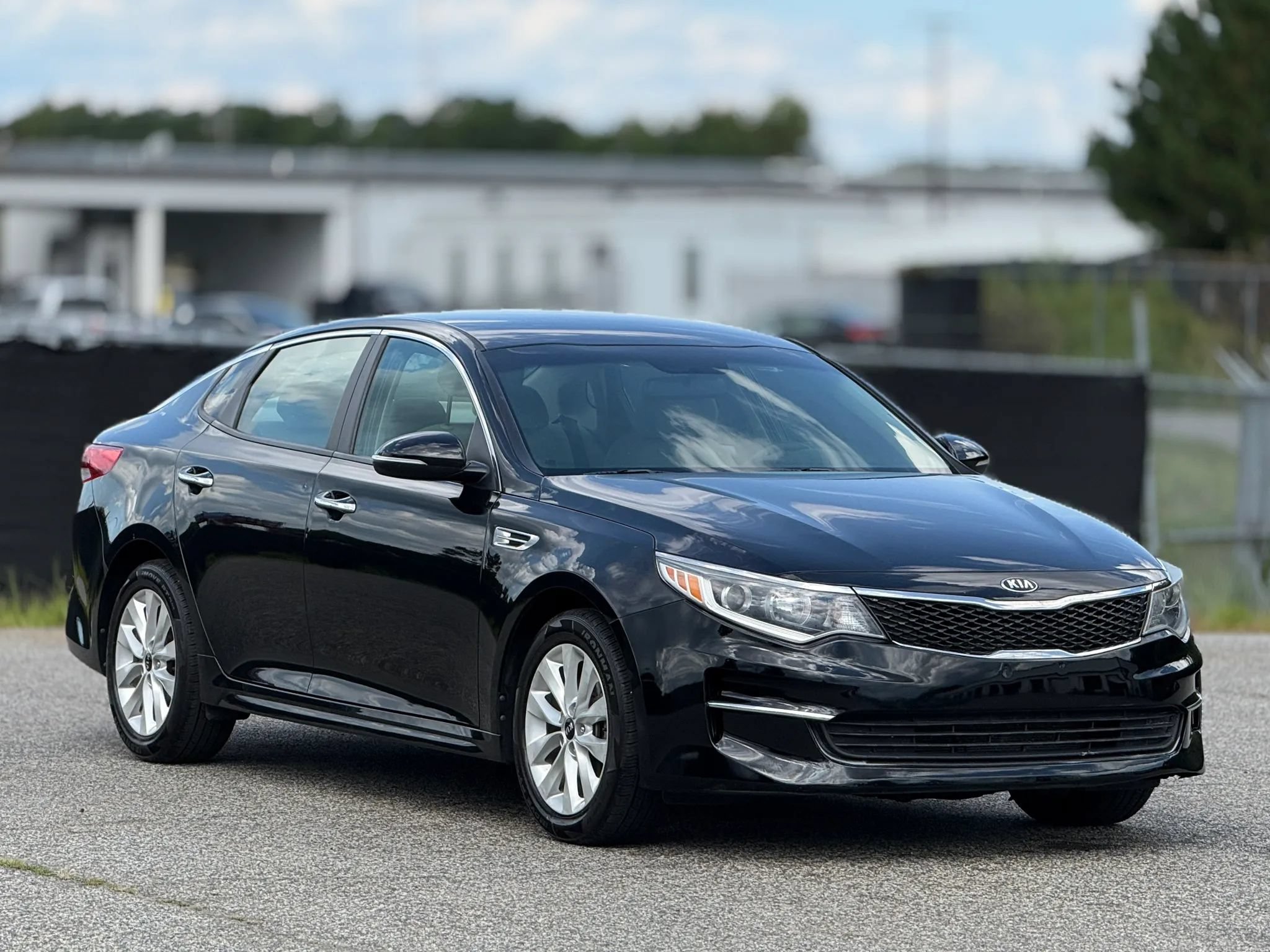 Used 2018 Kia Optima LX w/ 17" Alloy Wheels Package