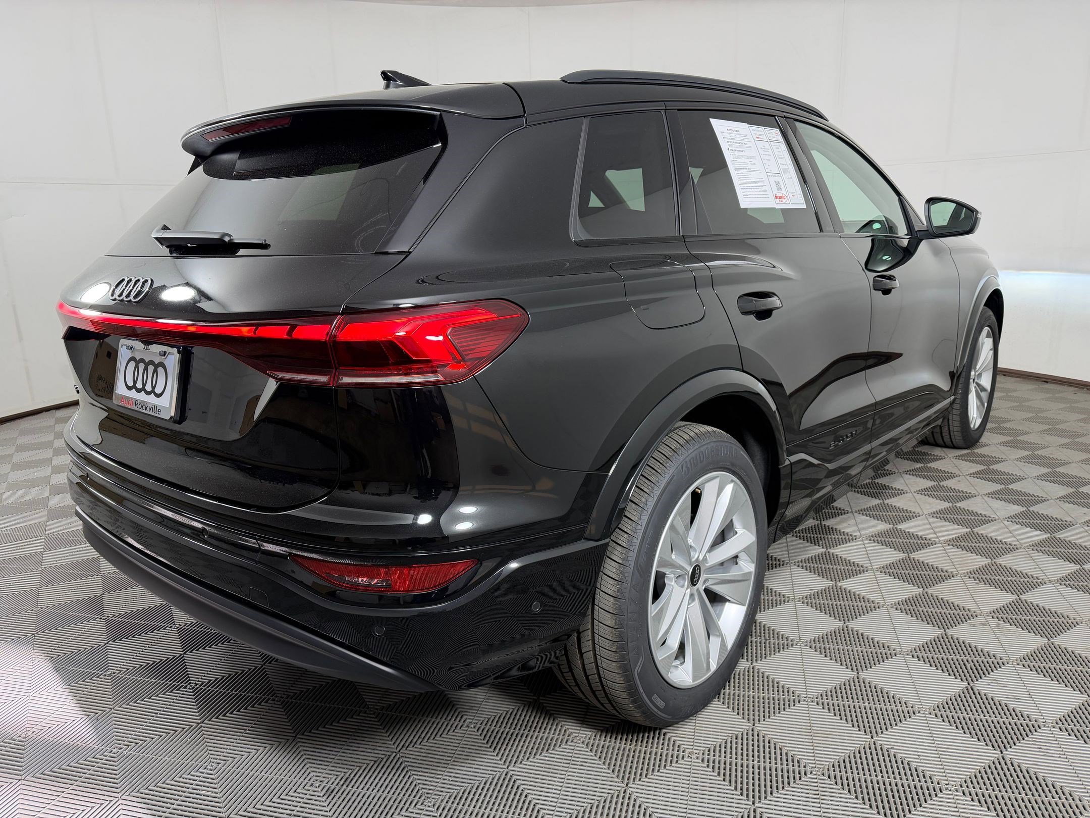 Used 2025 Audi Q6 e-tron Premium Plus w/ Premium Plus RWD image 9