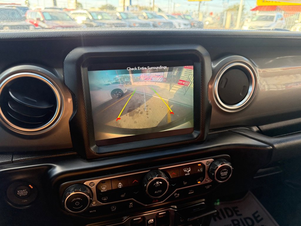 Used 2022 Jeep Wrangler Unlimited Sahara w/ Cold Weather Group image 18