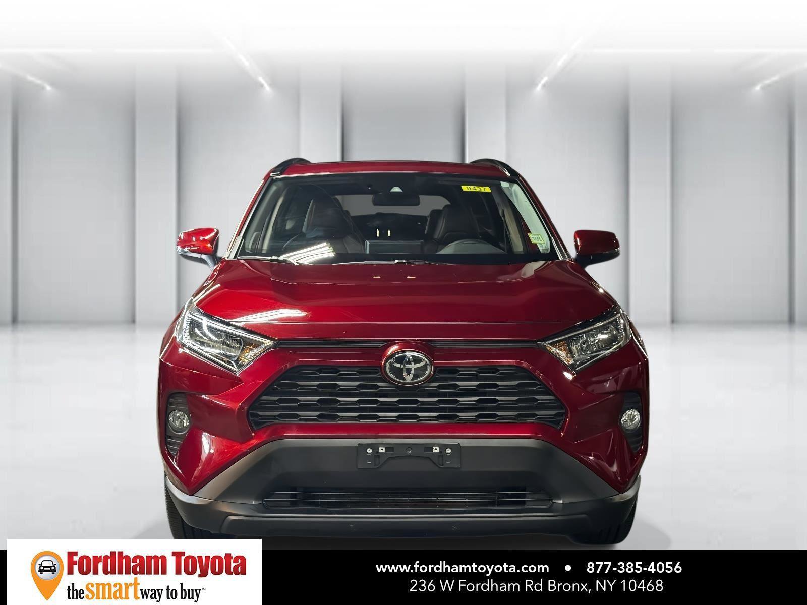 Used 2021 Toyota RAV4 XLE Premium image 2