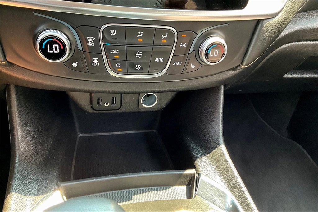 Used 2021 Chevrolet Traverse LT image 15