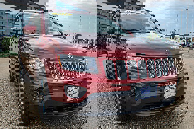 Used 2016 Jeep Compass Latitude image 7