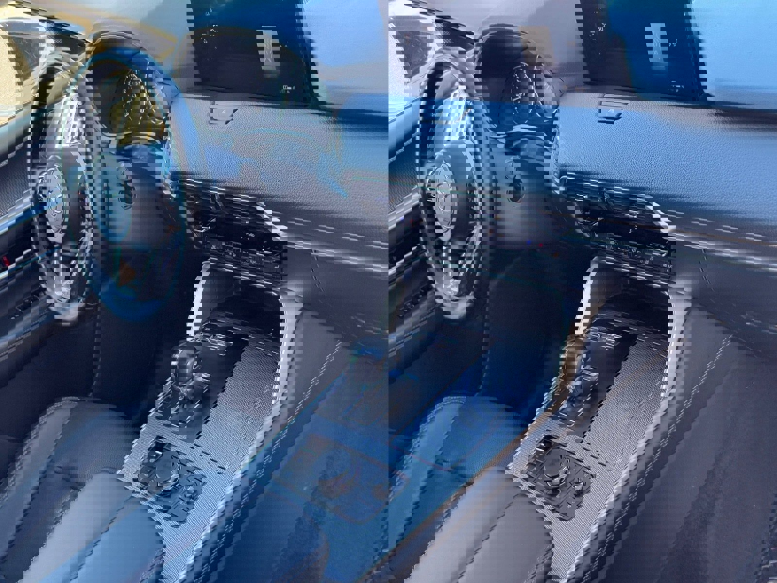 Used 2025 MAZDA CX-70 3.3 Turbo w/ Preferred Package image 11