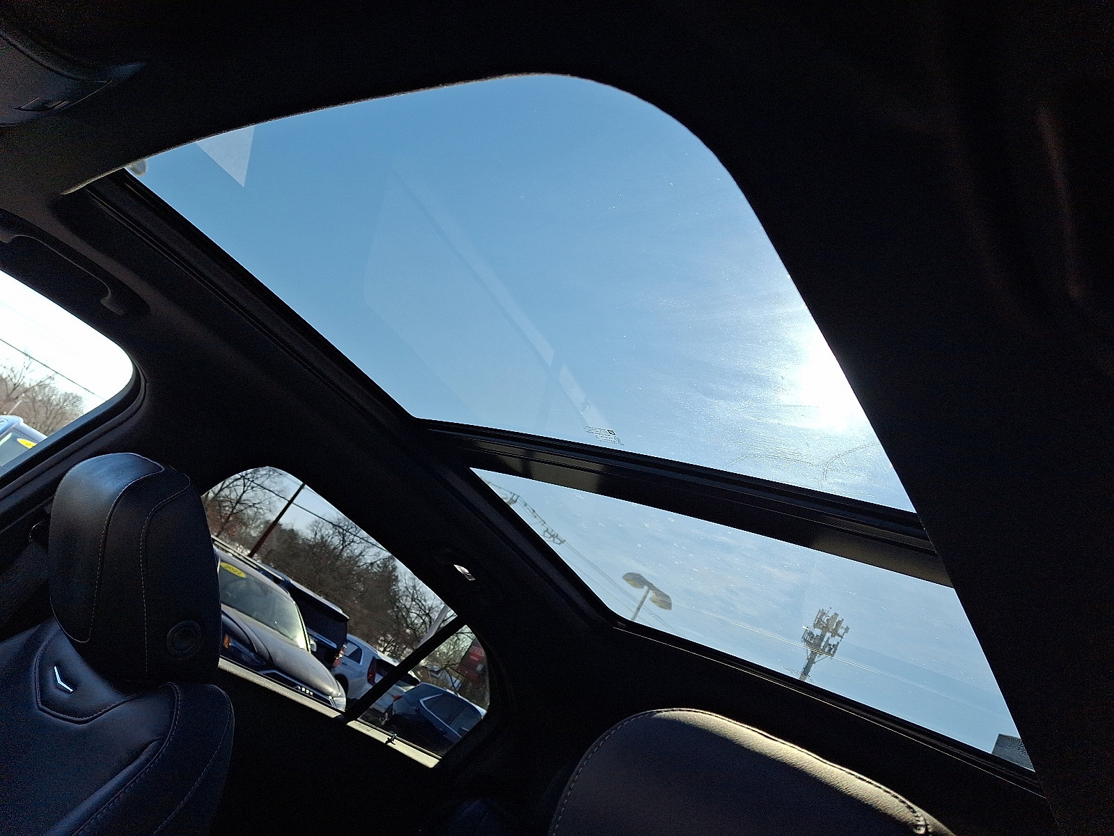 Used 2020 Cadillac XT4 Premium Luxury w/ Cold Weather Package image 15