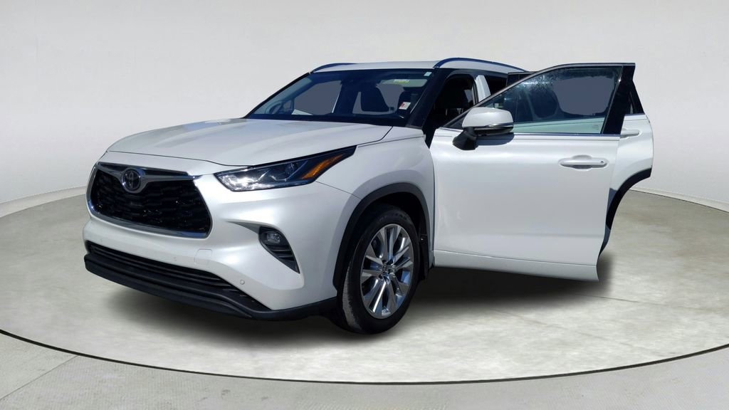 Used 2021 Toyota Highlander Limited image 10
