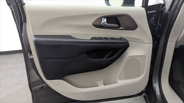Used 2023 Chrysler Voyager LX FWD image 13