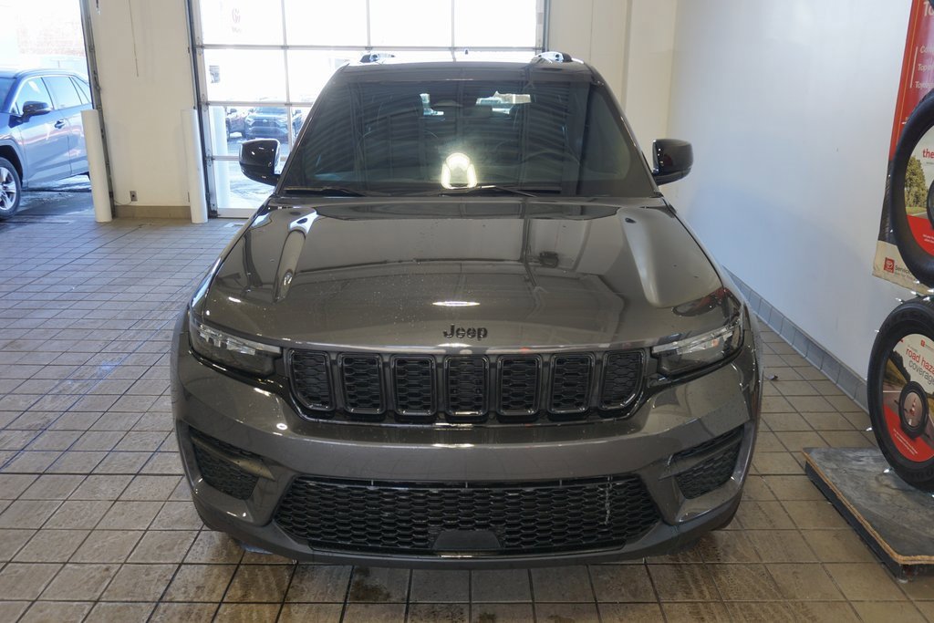 Used 2024 Jeep Grand Cherokee Altitude image 16