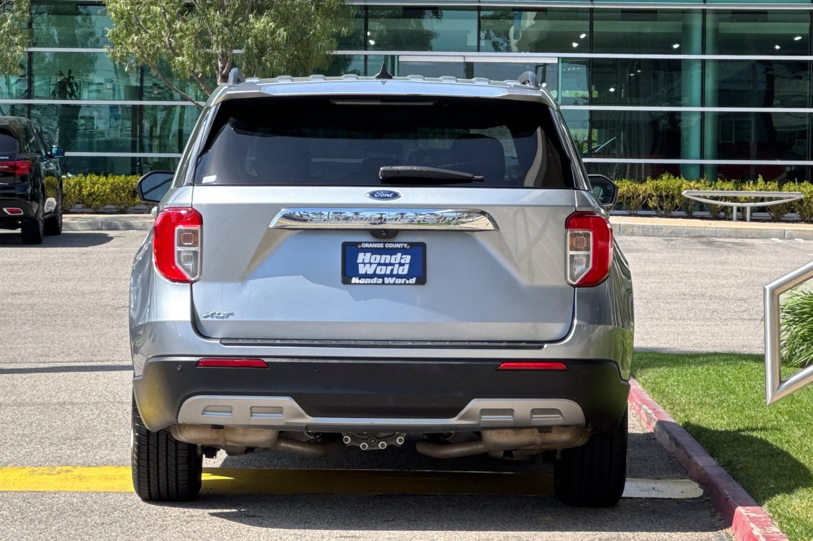 Used 2023 Ford Explorer XLT w/ Equipment Group 202A RWD image 5