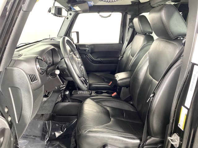 Used 2015 Jeep Wrangler Unlimited Sahara w/ Dual Top Group AWD/4WD image 15