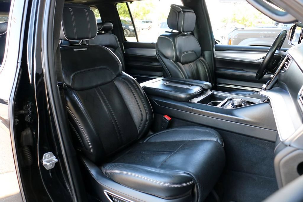 Used 2022 Jeep Grand Wagoneer Series II AWD/4WD image 32