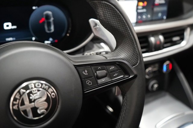 Used 2024 Alfa Romeo Stelvio Veloce image 21