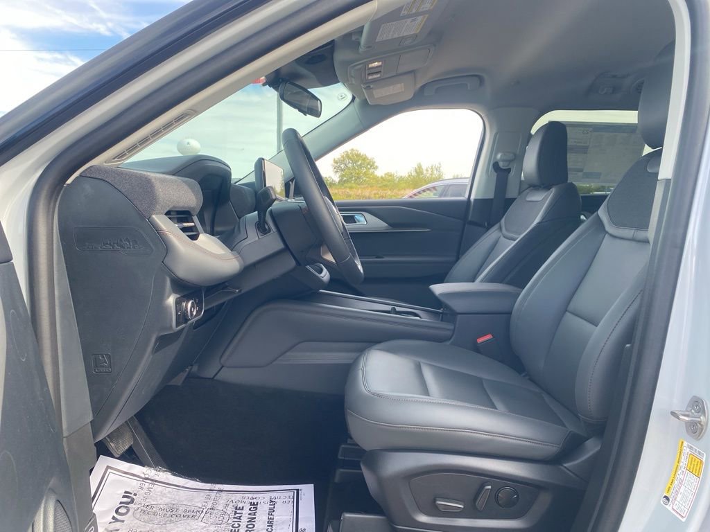 New 2025 Ford Explorer Active image 24
