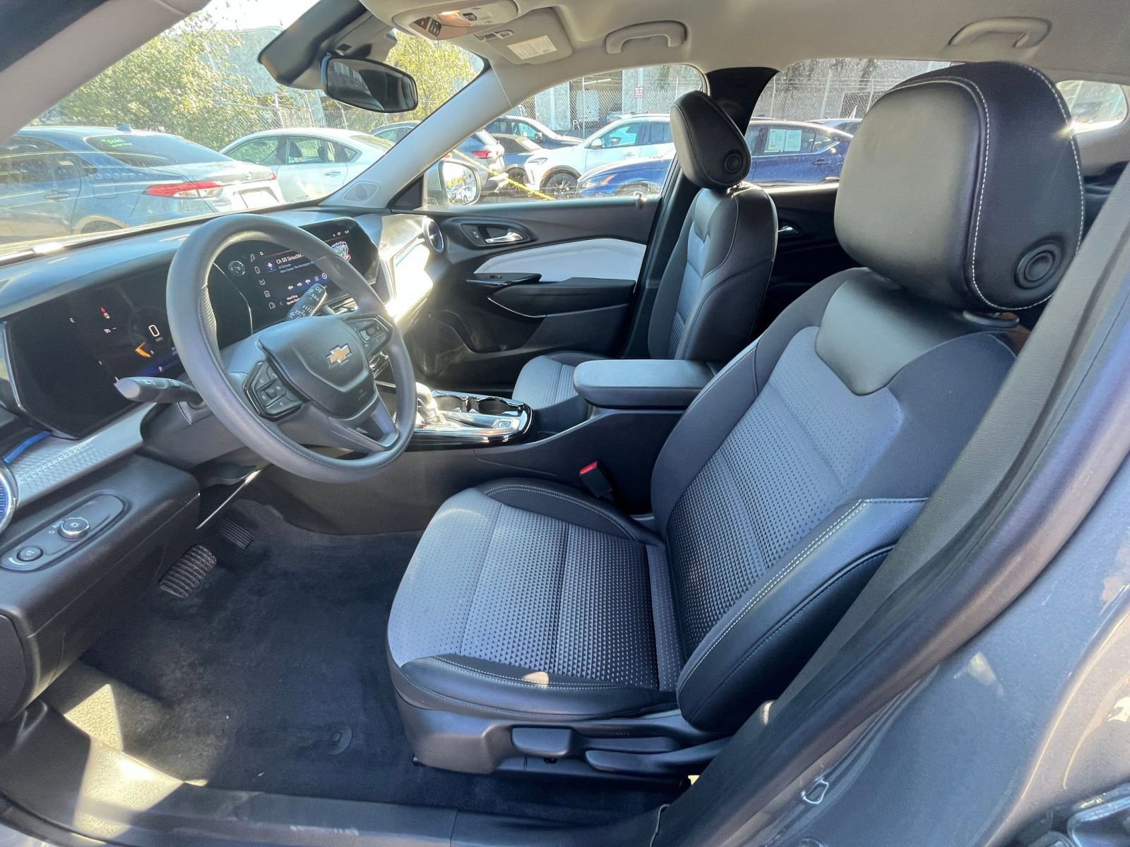 Used 2025 Chevrolet Trax LT image 24