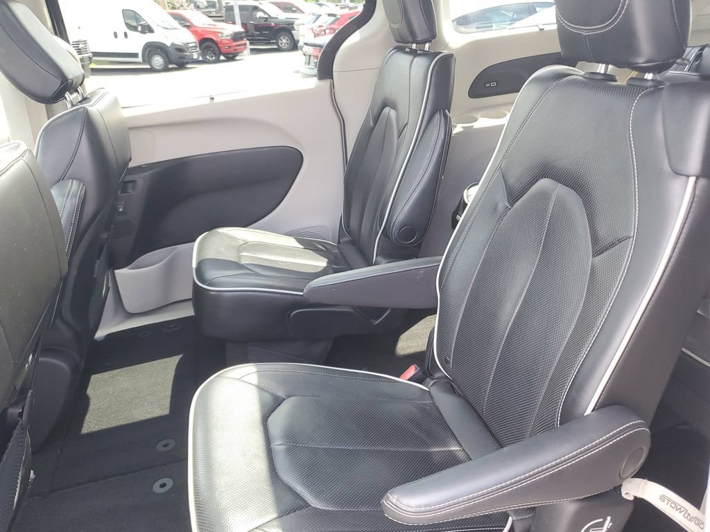 Certified 2023 Chrysler Pacifica Limited FWD image 14
