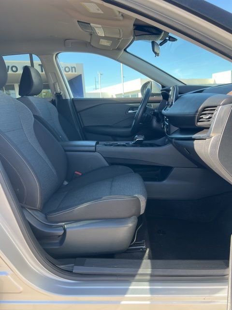 Used 2023 Nissan Rogue SV image 32